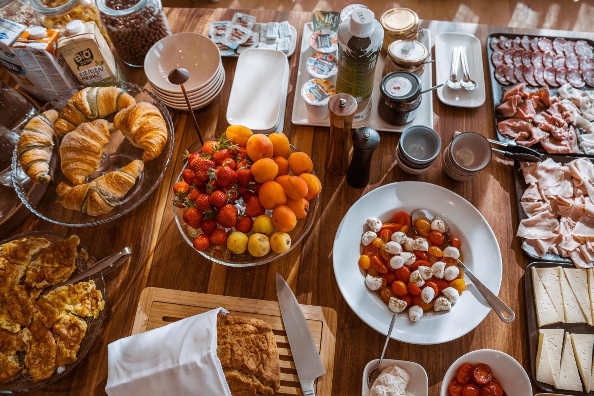 Posestvo Scurek Wine Bed & Breakfast Dobrovo Exterior foto