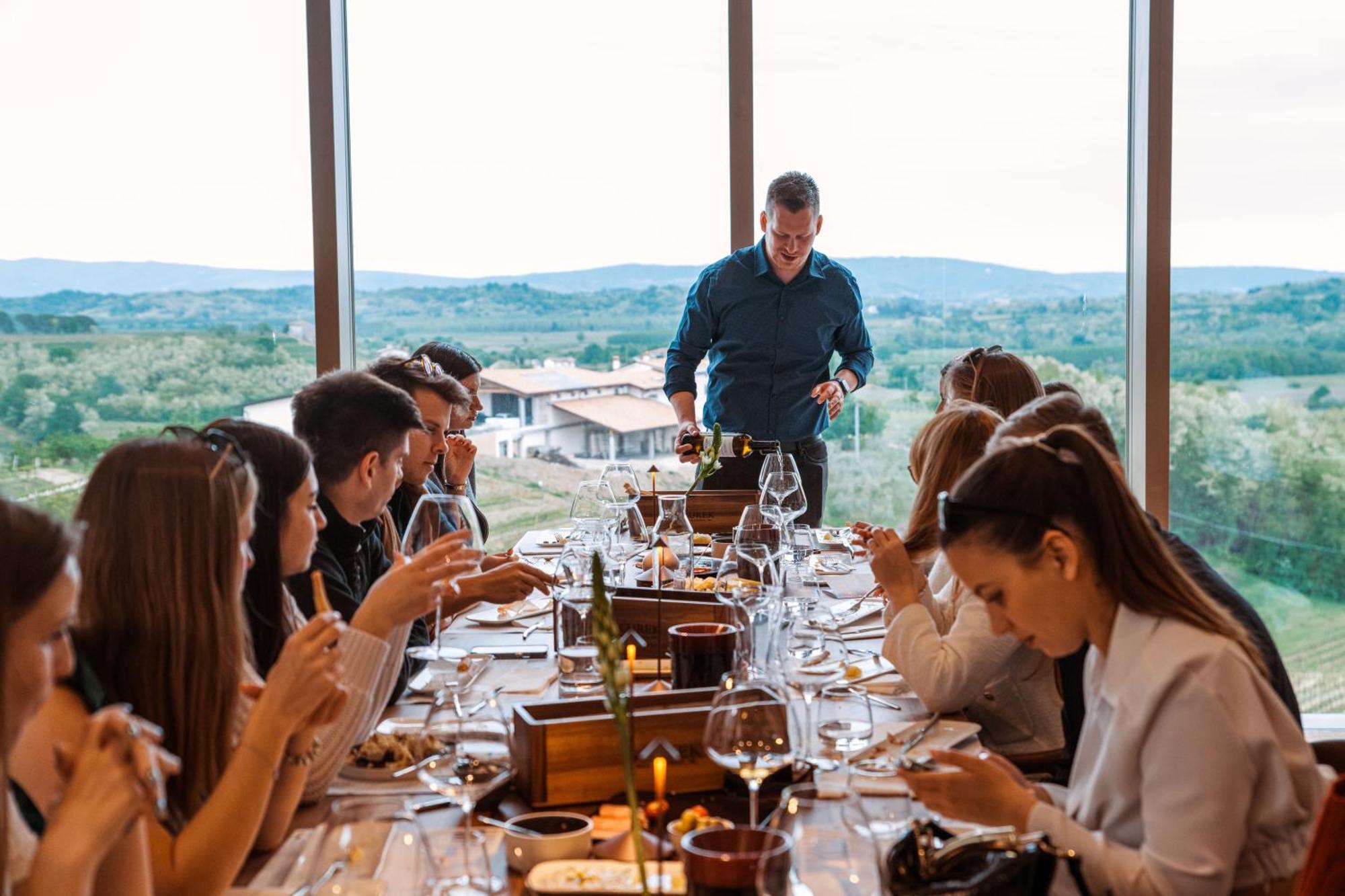 Posestvo Scurek Wine Bed & Breakfast Dobrovo Exterior foto